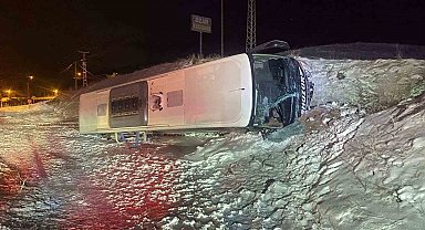 Yozgat'ta yolcu otobüsü devrildi: 5 yaralı