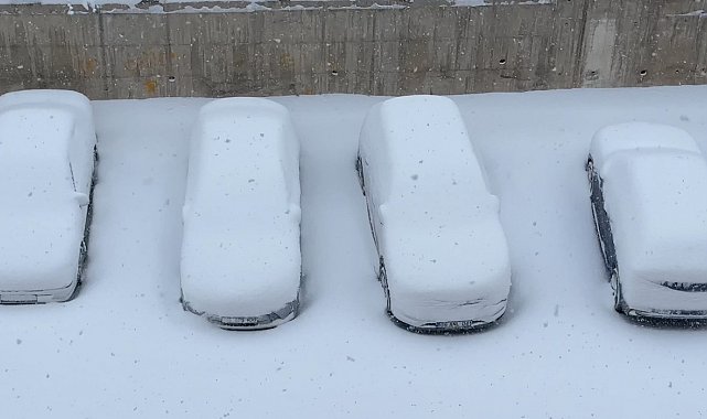 Yüksekova kar esareti altında