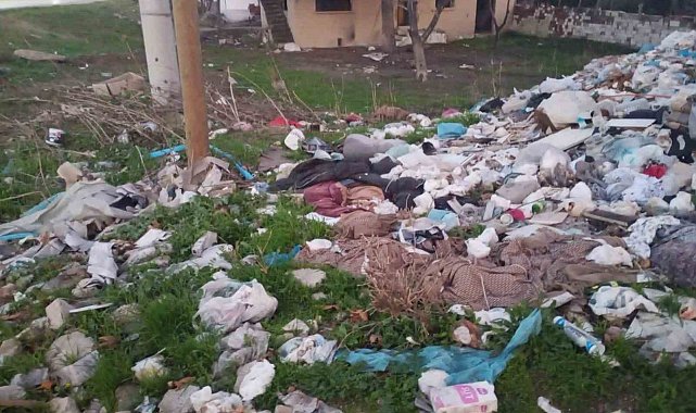 Yunusemre Muradiye'de temizlik çalışması yaptı