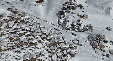 Yusufeli Yüncüler Köyü Yaylası'ndan kar manzaraları