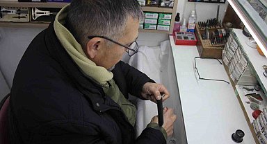 Zamana karşı direnen son usta: "Saat tamirciliği yok oluyor"