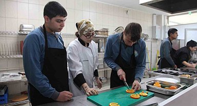 Zihinsel engelli bireyler mutfağa girdi