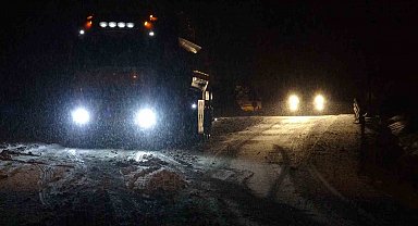 Zonguldak-Ereğli kara yolunda sürücüler kar nedeniyle zor anlar yaşadı