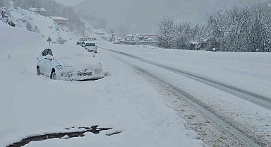 Zonguldak'ta kar yağışı etkisini sürdürüyor, 121 köy yoluna ulaşım sağlanamıyor