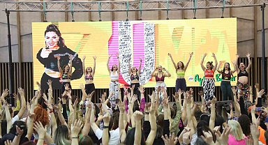 Zumba tutkunları Merkezefendi'de buluştu