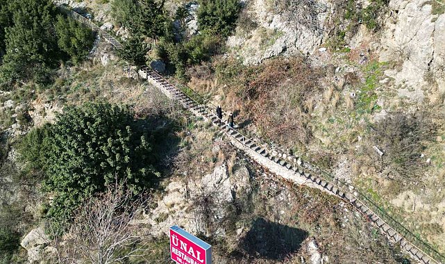 107 basamaklı merdivenden dinlene dinlene evlerine ulaşıyorlar