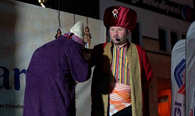 21 yıldır aşkla Karagöz Hacivat'ı yaşatıyor