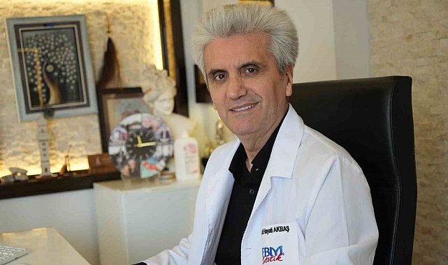 'Göğüs büyütmede alt yaş sınırı 18'