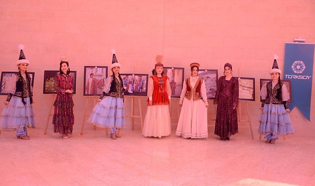 'Türk Dünyası Kadın Milli Kıyafetleri' fotoğraf sergisi TÜDAM'da açıldı