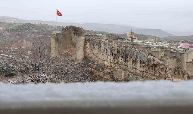 4 bin yıllık tarihi mahalle beyaza büründü