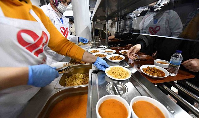 ABB'nin "Gençlik Sofraları" öğrencileri iftarda buluşturuyor