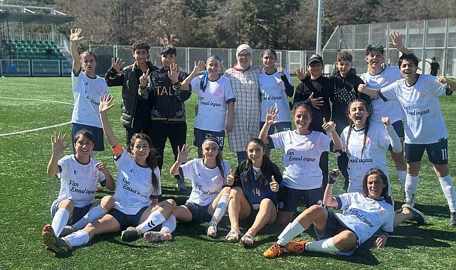 Ağrı ASP Kadın Futbol Takımı, Kayseri'de rakibini farklı geçti: 5-1