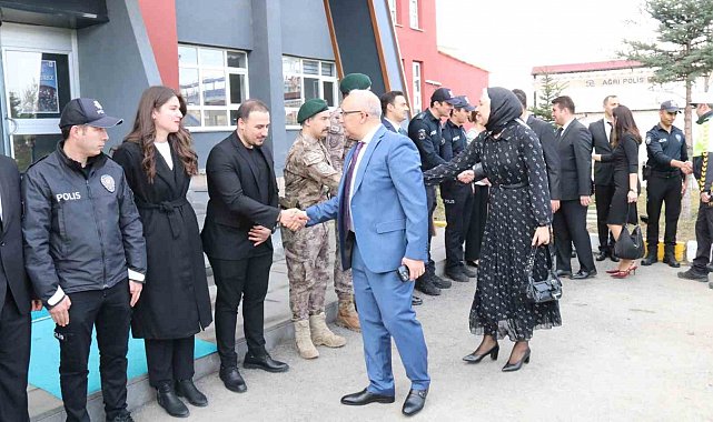 Ağrı Emniyet Müdürü İpar, emniyet mensuplarıyla bayramlaştı