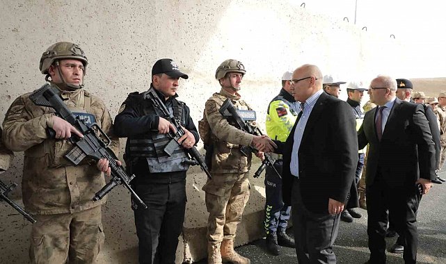 Ağrı Valisi Koç, Ramazan Bayramı'nda bayramlaşma ve ziyaretler gerçekleştirdi