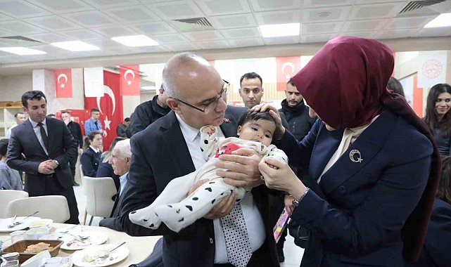 Ağrı Valisi Koç, şehit yakınları ve gazilerle iftarda buluştu