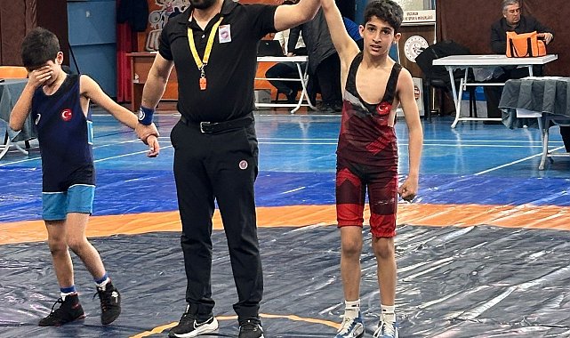 Ağrı'nın genç güreşçileri madalyalarla döndü