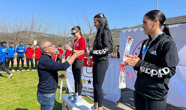 AİÇÜ Kadın Kros Takımı, Türkiye şampiyonu oldu
