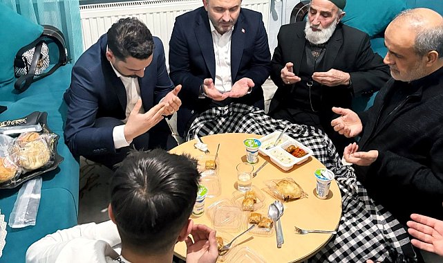 AK Parti Eskişehir İl Başkanı Albayrak, iftar için vatandaşın misafiri oldu