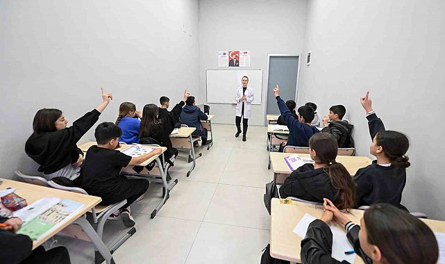 Anamur'da öğrencilere ücretsiz eğitim desteği