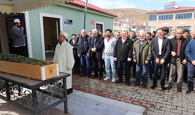 Annesinin tabutu başında kalp krizi geçiren kadın hayatını kaybetti