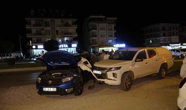 Antalya'da 3 araçlı zincirleme kaza: 1 yaralı