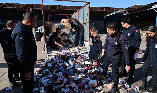 Antalya'da ele geçirilen 2 bin adet sahte parfüm imha edildi
