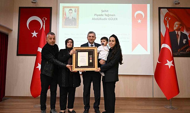 Antalya'da şehit aileleri ve gazilere devlet övünç madalyası verildi