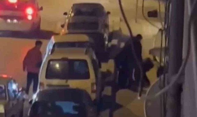 Aralarına aldığı kişiyi böyle darp ettiler