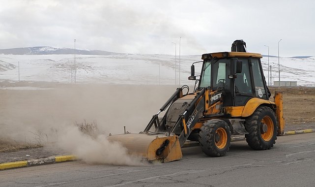Ardahan Belediyesi bahar temizliğine başladı