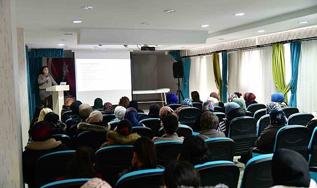 Ardahan'da "Kadın öğrenirse, toplum eğitilir" etkinliği düzenlendi