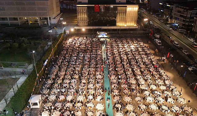 Arnavutköy'de Vefa Gecesi: AK Parti Arnavutköy Teşkilatı 5 bin kişilik sofrada buluştu