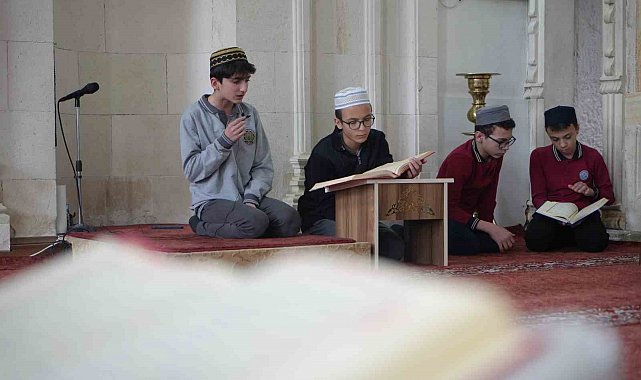 Asırlık geleneğin emanetçileri: Genç hafızlar Bayburt'ta mukabele geleneğini devam ettiriyor