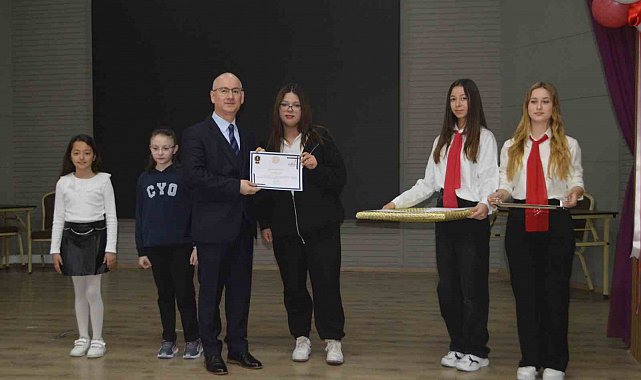 Ayvalık'ta istiklal Marşı'nın kabul edilişinin 104. yıl coşkusu