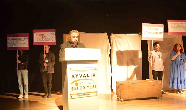 Ayvalık'ta Kadın oyunları Festivali Dünya Tiyatro Bildirisi ile sona erdi