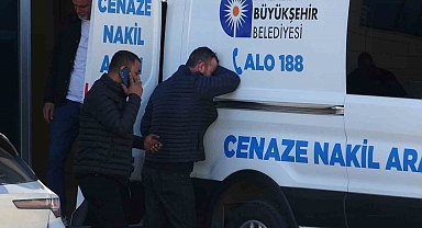 Babanın 22 yaşındaki kızına vedası yürekleri burktu