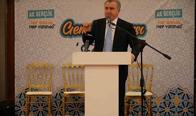 Bakan Bak, Edirne'de gençlerle iftarda buluştu