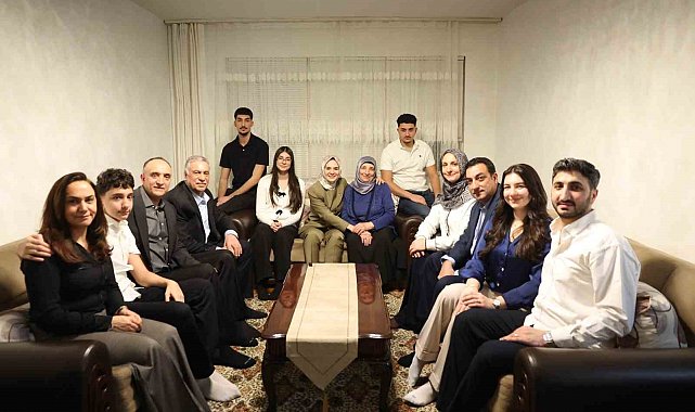 Bakan Göktaş'tan 46 yıl önce ABD'ye yerleşen Türk aileye sürpriz ziyaret