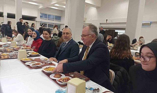 Bakan Işıkhan üniversite öğrencileriyle iftar yaptı