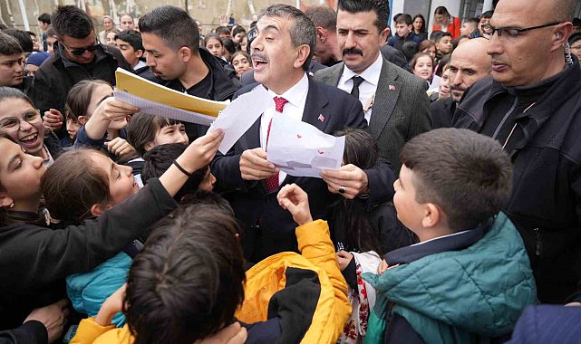 Bakan Tekin: "Akademik ve sportif eğitim mutlaka beraber yürütülmeli"