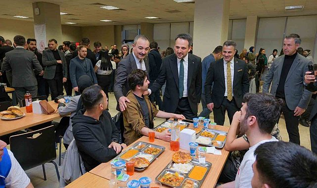 Bakan Yardımcısı Eminoğlu Çorum'da üniversite öğrenileriyle buluştu