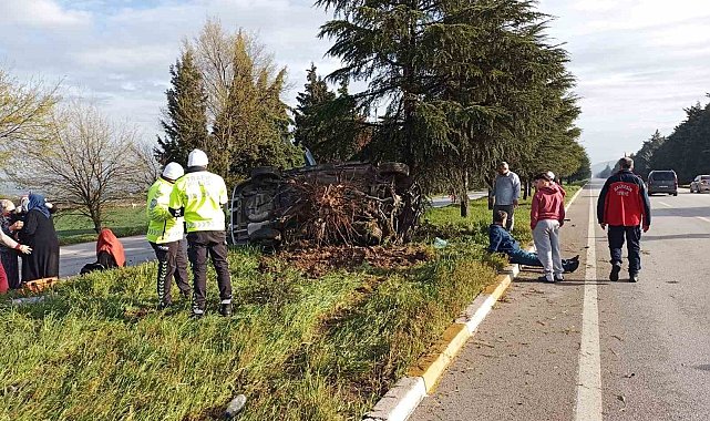 Balıkesir'de takla atan araçtaki 5 kişi yaralandı