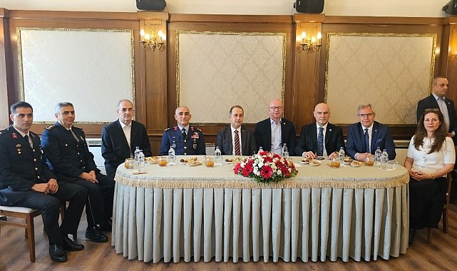 Bandırma protokolü bayramda bir araya geldi
