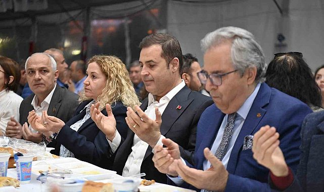 Başkan Akın, Bandırmalılarla iftarda buluştu