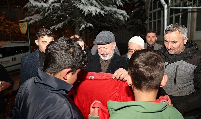 Başkan Çolakbayrakdar, Ramazan bereketini her gün bir mahallede paylaşıyor