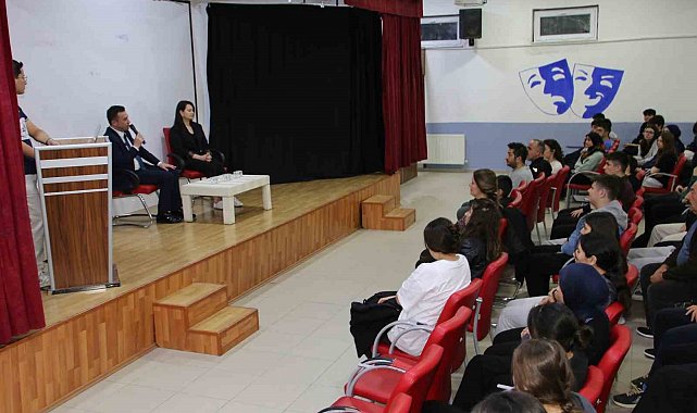 Başkan Dökmeci öğrencilerle iftarda buluştu