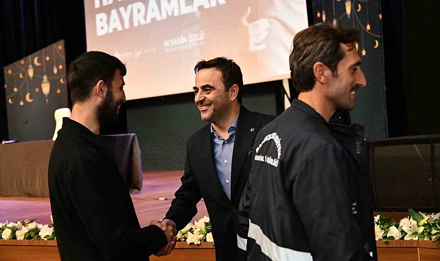 Başkan Özlü mesai arkadaşlarıyla bayramlaştı