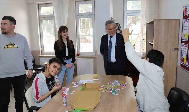 Başkan Tetik'ten özel çocuklara anlamlı ziyaret