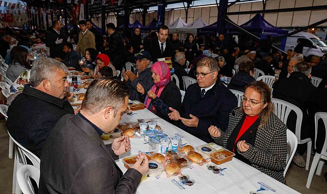 Başkan Tugay, Ramazan bereketini Kiraz'daki yurttaşlarla paylaştı