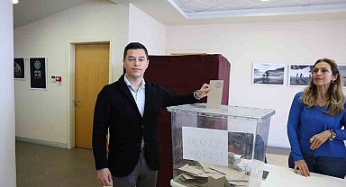 Başkan Ünlü ön seçim için oyunu kullandı