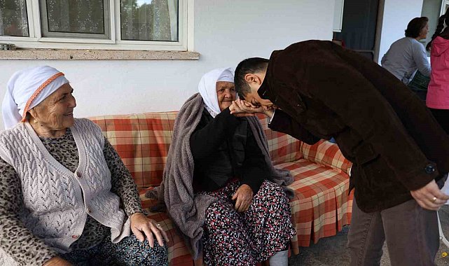 Başkan Ünlü, vatandaşlarla bayramlaştı